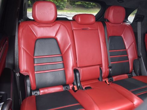 Used 2021 Porsche Cayenne Turbo image 39