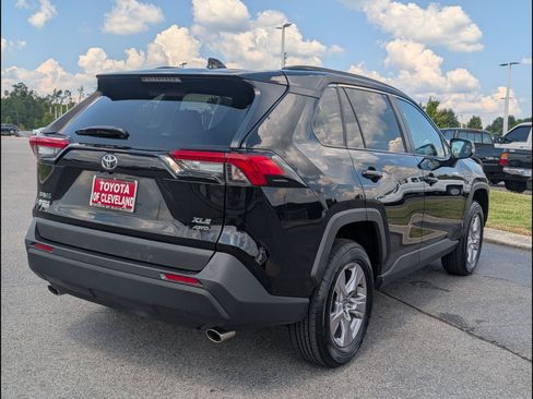 Used 2025 Toyota RAV4 XLE AWD/4WD image 7