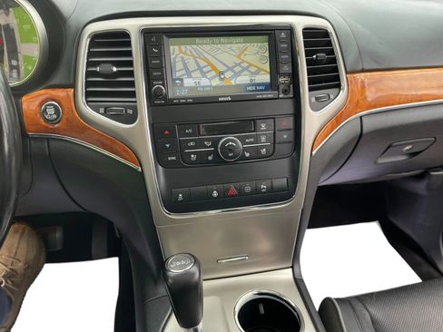 Used 2011 Jeep Grand Cherokee Overland image 20