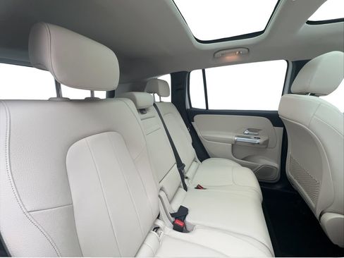 Used 2022 Mercedes-Benz GLB 250 w/ Premium Package Lite image 26