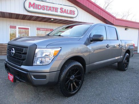 Used 2023 Nissan Titan S AWD/4WD image 3