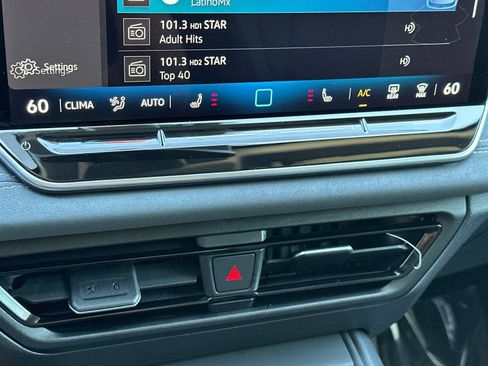 Used 2026 Volkswagen Tiguan SE w/ Panoramic Sunroof Package AWD/4WD image 19