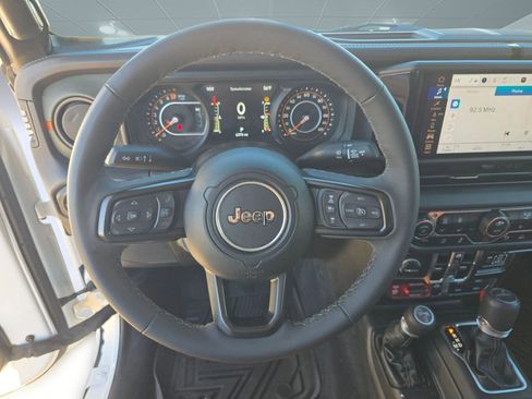 Used 2025 Jeep Gladiator Mojave image 4