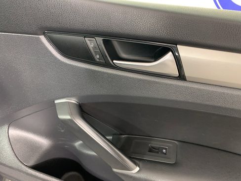 Used 2020 Volkswagen Passat 2.0T SE image 40