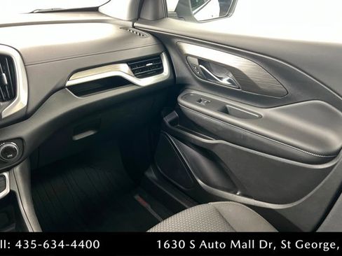 Used 2024 GMC Terrain SLE w/ Driver Convenience Package image 10