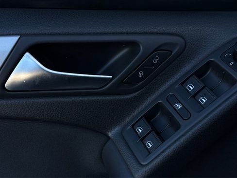 Used 2012 Volkswagen Golf TDI image 31