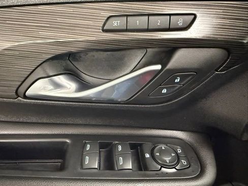 Used 2023 GMC Terrain SLT image 29