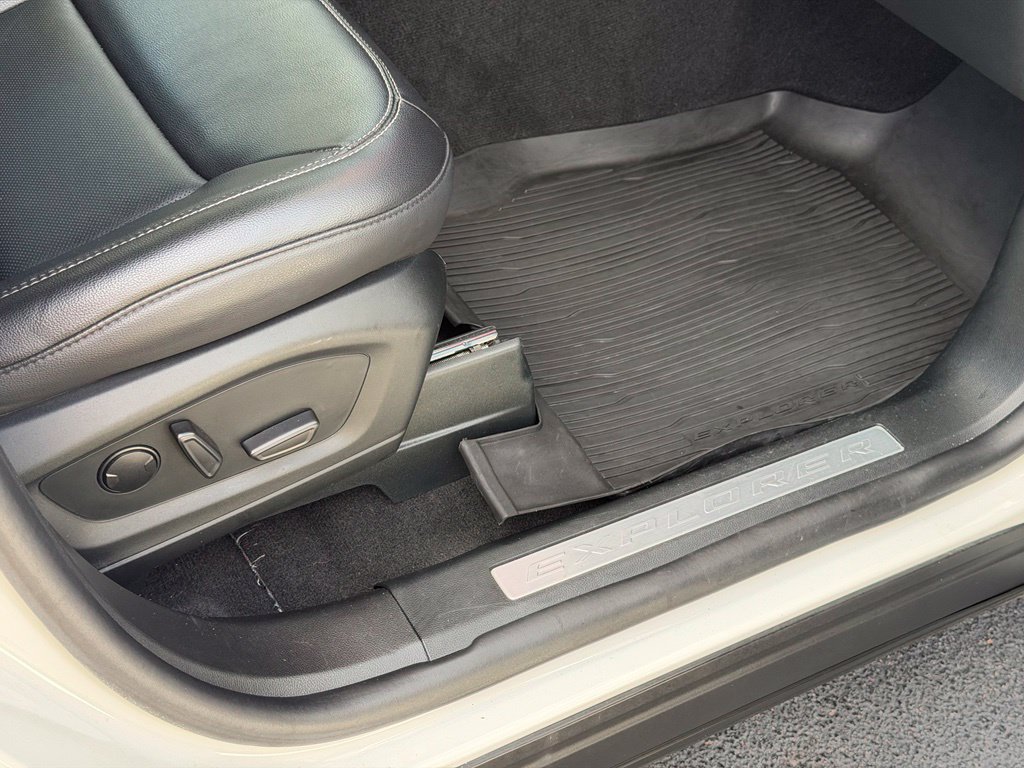 Certified 2023 Ford Explorer Limited w/ Limited Technology Package RWD image 17