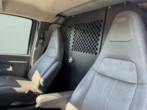 Used 2017 Chevrolet Express 2500 image 17