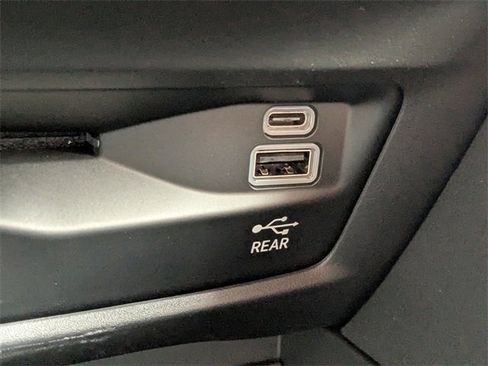 New 2026 Chrysler Pacifica Limited image 23