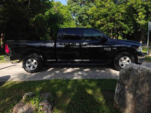 Used 2020 RAM 1500 Classic SLT RWD image 3