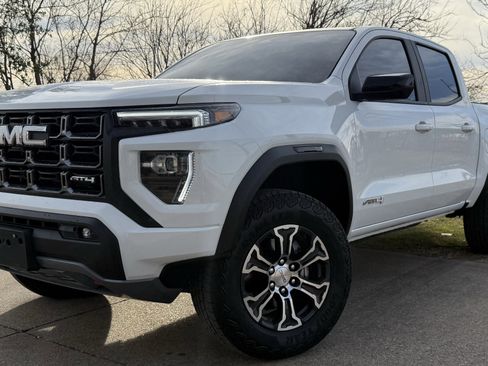 Used 2025 GMC Canyon AT4 w/ AT4 Premium Package image 4