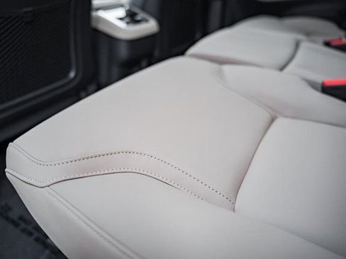 New 2026 Volvo XC90 B6 Plus w/ Protection Package Premier image 32