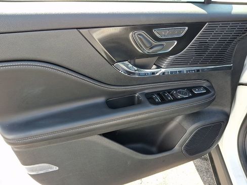 Used 2022 Lincoln Corsair AWD w/ Premium Package image 14