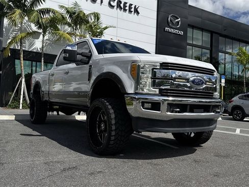 Used 2017 Ford F350 Lariat w/ Chrome Package image 31