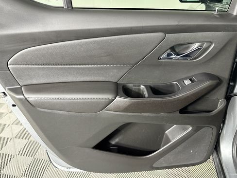 Used 2023 Chevrolet Traverse LT FWD image 43