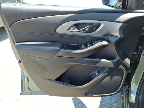 Used 2023 Chevrolet Traverse LT FWD image 9