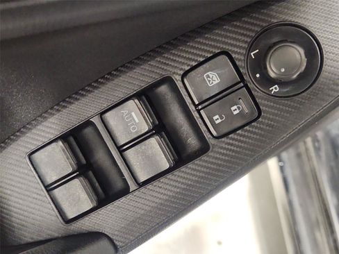 Used 2016 MAZDA MAZDA3 i Sport FWD image 21