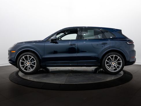 Certified 2026 Porsche Cayenne AWD/4WD image 2