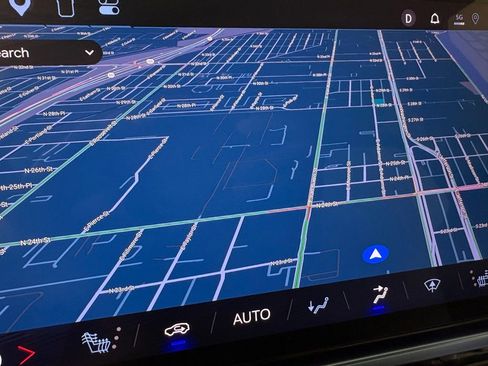 Used 2025 Chevrolet Equinox EV LT w/ Convenience Package image 34