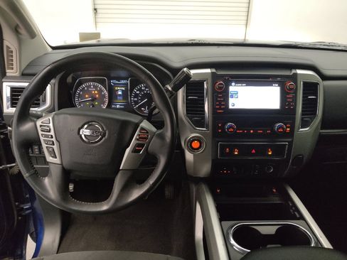 Used 2017 Nissan Titan SV image 22