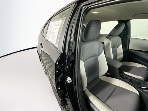 Used 2025 Toyota Corolla LE image 27