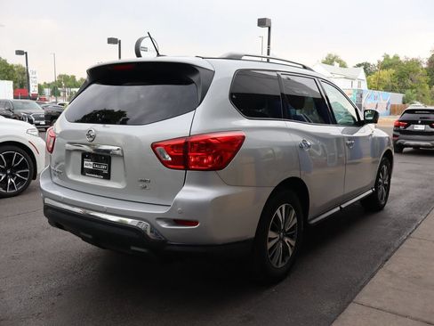 Used 2018 Nissan Pathfinder SL AWD/4WD image 5