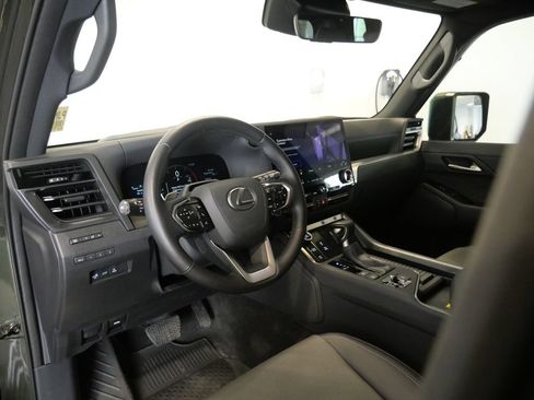 Used 2024 Lexus GX 550 w/ Accessory Package (2T) AWD/4WD image 11
