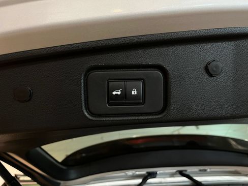 Used 2025 Nissan Pathfinder SV AWD/4WD image 23