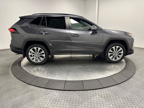 Used 2022 Toyota RAV4 XLE Premium AWD/4WD image 15