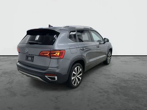 Used 2024 Volkswagen Taos SE FWD image 3