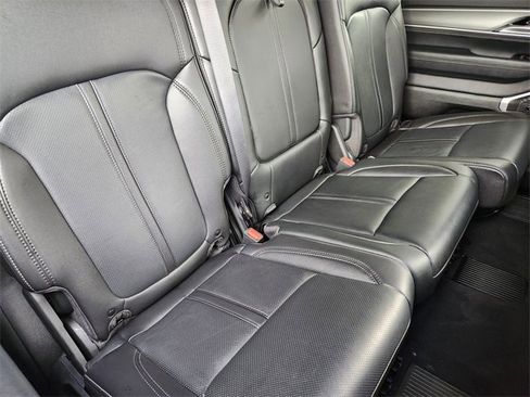 Used 2025 Jeep Wagoneer 4WD image 27