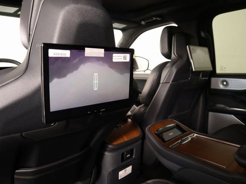New 2025 Lincoln Navigator Black Label AWD/4WD image 16