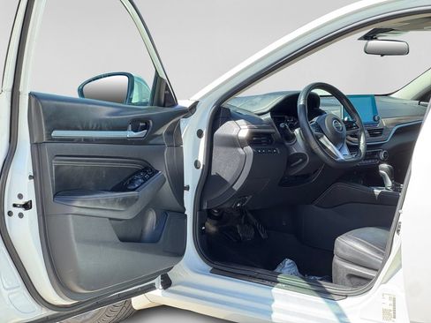 Used 2022 Nissan Altima 2.5 SL FWD image 9