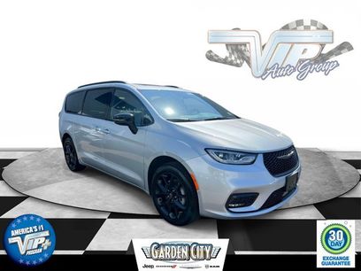 Used 2026 Chrysler Pacifica Limited w/ S Appearance Package