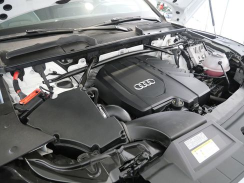 Used 2022 Audi Q5 2.0T Premium w/ Convenience Package image 9