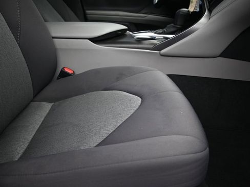 Used 2022 Toyota Camry LE image 25