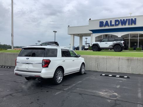 Used 2023 Ford Expedition Platinum AWD/4WD image 7