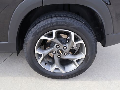 Used 2025 Chevrolet Trax LT FWD image 10