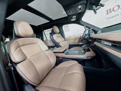 New 2025 Lincoln Navigator L Black Label AWD/4WD image 32