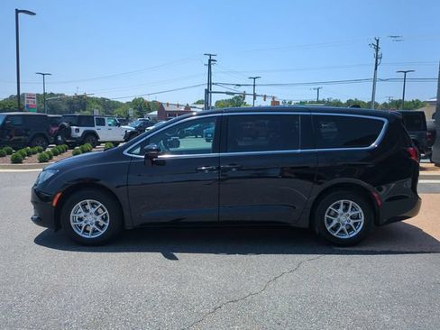 New 2027 Chrysler Pacifica LX FWD image 7