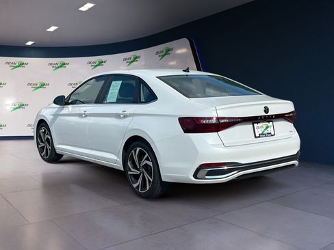 Certified 2025 Volkswagen Jetta SEL image 6