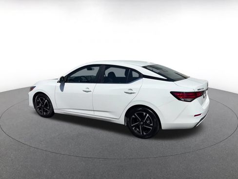 Used 2025 Nissan Sentra SV FWD image 10