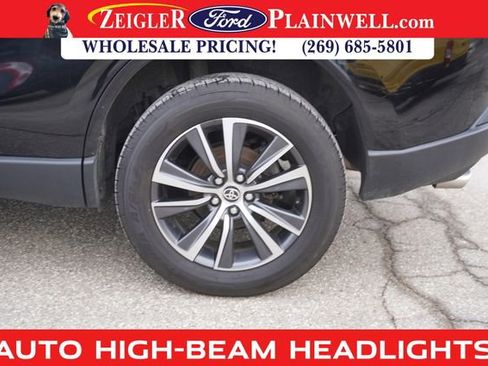 Used 2022 Toyota Venza LE image 9