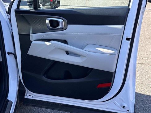 Used 2023 Kia Sorento SX image 8