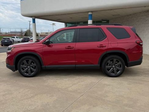Certified 2025 Honda Pilot Sport image 2