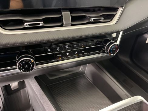 New 2026 Chevrolet Equinox LT FWD image 30