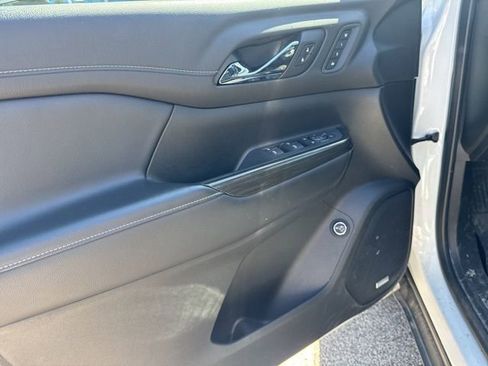 Used 2021 GMC Acadia SLT w/ Elevation Edition image 14