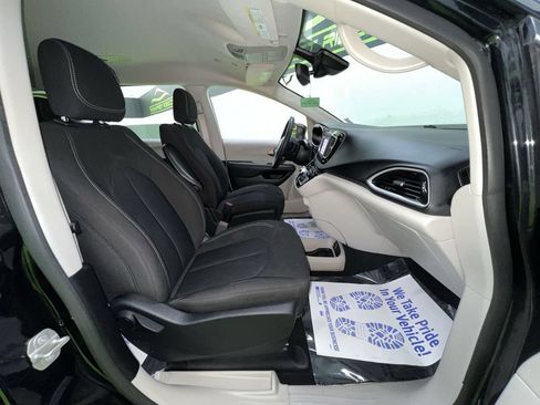 Used 2024 Chrysler Voyager LX FWD image 28