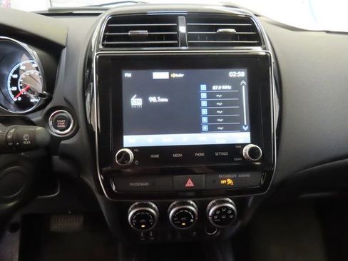 Used 2025 Mitsubishi Outlander Sport SE AWD/4WD image 21